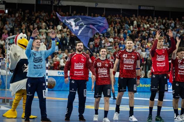 DAIKIN HBL: SG Flensburg-Handewitt vs THW Kiel; 11.10.25 Jubel nach Sieg Team SG Flensburg-Handewitt DAIKIN HBL: SG Flensburg-Handewitt vs THW Kiel, GP JOULE Arena am 11.10.25 Copyright: xBEAUTIFULxSPORTS MarioxM.xKobergx