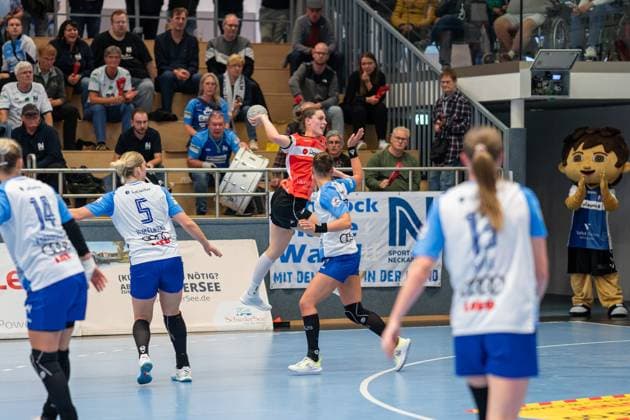 HSG Blomberg Lippe GER vs Sport Union Neckarsulm GER , Handball, 1 Handball Bundesliga Frauen, 5 Spieltag, 11 10 2025, Saision 2025 2026, Blomberg Andrea Jacobsen HSG Blomberg Lippe, 04 im Torwurf Blomberg Sporthalle an der Ulmenallee Germany
