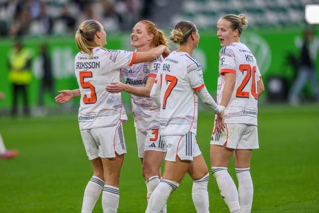 DEU, Wolfsburg, VfL Wolfsburg vs FC Bayern München, Google Pixel Bundesliga, DFB, Saison 2526, Volkswagen Arena, 6 Spieltag im Bild Bayern München gewinnt nach Tor 3 1 gegen den VfL Wolfsburg, Jubel bei Stine Ballisager Bayern München 3 DFB DFL REGULATIONS PROHIBIT ANY USE OF PHOTOGRAPHS AS IMAGE SEQUENCES AND OR QUASI VIDEO, 11 10 2025 Copyright: HMBxMedia HendrikxHamelau
