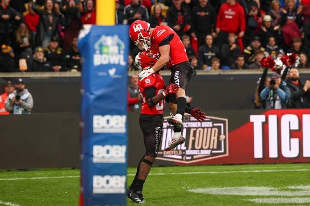 Alex Labella (Potsdam Royals, 15) and Emanuel Bakare (Potsdam Royals, 88) are happy, after the Touchdown,GFL Bowl 2025 , Dresden Monarchs vs Potsdam Royals, 2025_10_11 , Photo : Foot.Bowl Thomas Sobotzki Copyright: xFootxBowl ThomasxSobotzkix