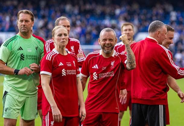 Football - LFC Foundation Friendly - Chelsea FC Legends v Liverpool FC Legends LONDON, ENGLAND - Saturday, October 11, 2025: Liverpool s Jay Spearing celebrates after the LFC Foundation match between Chelsea FC Legends and Liverpool FC Legends at Stamford Bridge. (Photo by David Rawcliffe Propaganda) LONDON Stamford Bridge GREATER LONDON ENGLAND  Copyright: xDavidxRawcliffex P2025-10-11-Chelsea_Legends_Liverpool_Legends-151