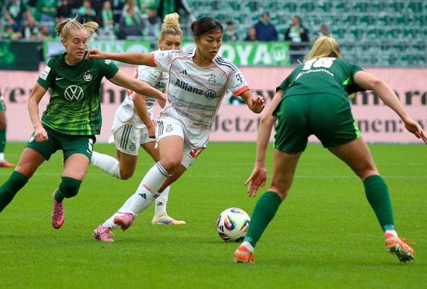 Germany Google Pixel Womens Bundesliga 2025 26, 6 Matchday VfL Wolfsburg vs Bayern Munich Volkswagen Arena Wolfsburg Lea Schüller Lea Schuller FC Bayern Munich, 11 Copyright: xAymanxAlahmedx