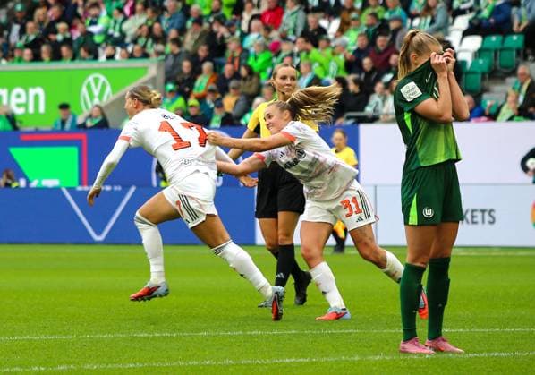 Germany Google Pixel Womens Bundesliga 2025 26, 6 Matchday VfL Wolfsburg vs Bayern Munich Volkswagen Arena Wolfsburg Klara Bühl Klara Buhl FC Bayern Munich, 17 Georgia Stanway FC Bayern Munich, 31 Copyright: xAymanxAlahmedx