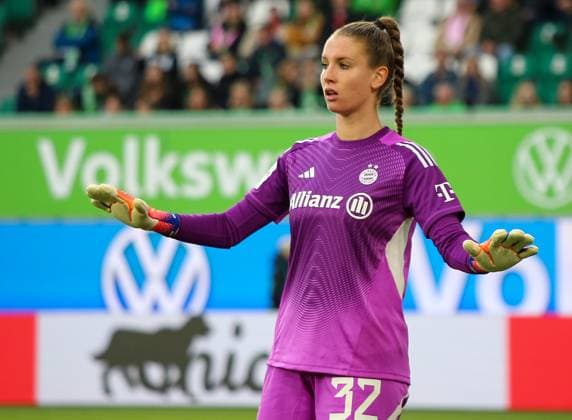 Germany Google Pixel Womens Bundesliga 2025 26, 6 Matchday VfL Wolfsburg vs Bayern Munich Volkswagen Arena Wolfsburg Ena Mahmutovic FC Bayern Munich, 32 Copyright: xAymanxAlahmedx