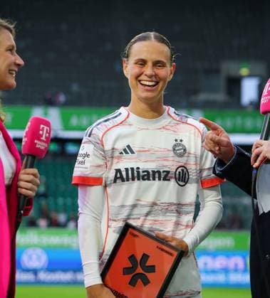 Germany Google Pixel Womens Bundesliga 2025 26, 6 Matchday VfL Wolfsburg vs Bayern Munich Volkswagen Arena Wolfsburg Klara Bühl Klara Buhl FC Bayern Munich, 17 Copyright: xAymanxAlahmedx