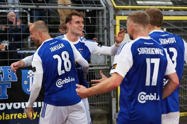 11 10 2025, Soccer, Men, Regionalliga Nord, Matchday 14, VfB Oldenburg BSV Kickers Emden Goal celebration for 0 1 by Felix Göttlicher blue 2 BSV Kickers Emden