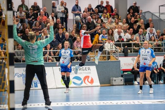 HSG Blomberg Lippe GER vs Sport Union Neckarsulm GER , Handball, 1 Handball Bundesliga Women, 5 Matchday, 11 10 2025, Season 2025 2026, Blomberg Farrelle Njinkeu HSG Blomberg Lippe, 55 in goal Blomberg Sporthalle an der Ulmenallee Germany