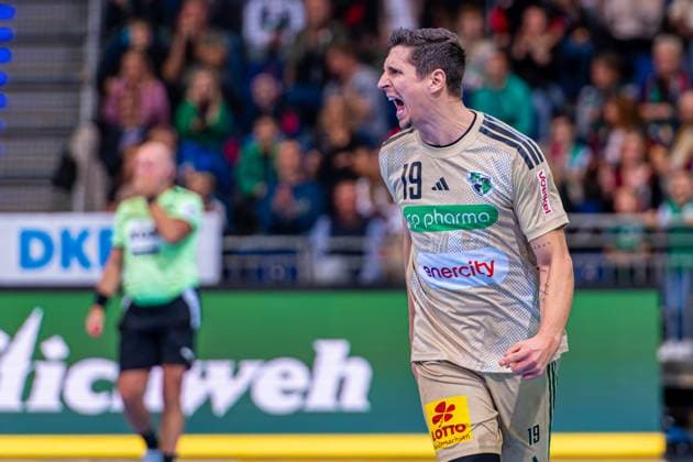 Marius Steinhauser TSV Hannover Burgdorf, No. 19 v l , TSV Hannover Burgdorf beige against ThSC Eisenach blue on matchday 8 of the 2025 2026 season in the DAIKIN Handball Bundesliga 11 10 2025, ZAG Arena Hannover, GER , Copyright: xJanxGuentherx xTSVxHannover-Burgdorfx
