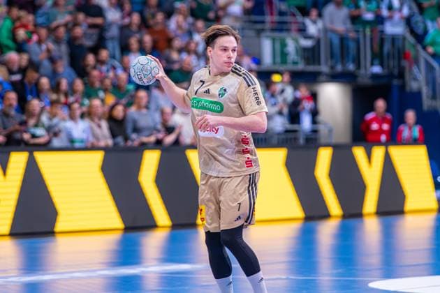 Leif Tissier TSV Hannover Burgdorf, Nr 7 v l , TSV Hannover Burgdorf beige against ThSC Eisenach blue on matchday 8 of the 2025 2026 season in the DAIKIN Handball Bundesliga 11 10 2025, ZAG Arena Hannover, GER , Copyright: xJanxGuentherx xTSVxHannover-Burgdorfx