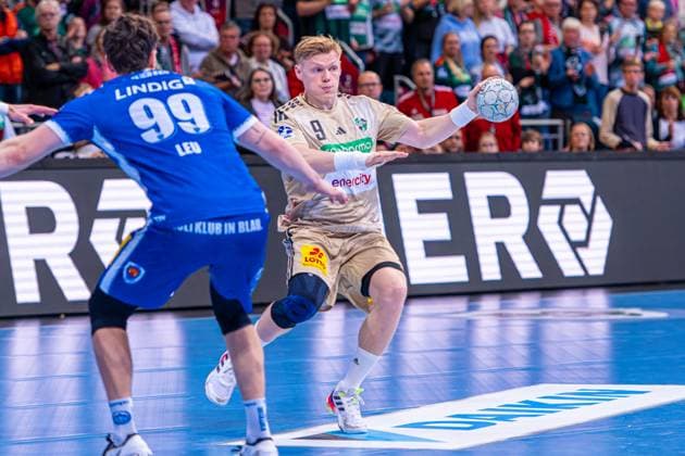 Vilhelm Poulsen TSV Hannover Burgdorf, Nr 9 v l , TSV Hannover Burgdorf beige against ThSC Eisenach blue on matchday 8 of the 2025 2026 season in the DAIKIN Handball Bundesliga 11 10 2025, ZAG Arena Hannover, GER , Copyright: xJanxGuentherx xTSVxHannover-Burgdorfx