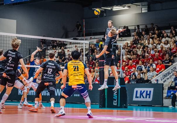 Volleyball mens season 2025 2026 League Cup 2025 VfB Friedrichshafen vs SVG Lüneburg 110 10 2025 Axel Enlund 17 SVG Lüneburg on the attack