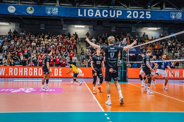 Volleyball mens season 2025 2026 League Cup 2025 VfB Friedrichshafen vs SVG Lüneburg 110 10 2025 The SVG Lüneburg team celebrates