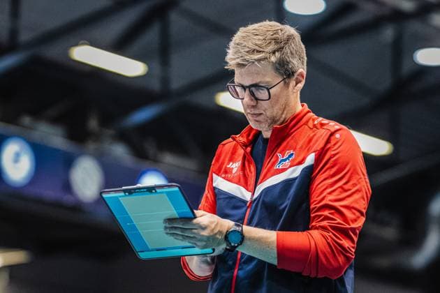 Volleyball mens season 2025 2026 League Cup 2025 VfB Friedrichshafen vs SVG Lüneburg 110 10 2025 Stefan Hübner coach SVG Lüneburg makes notes on his clipboard