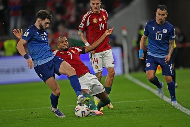 Nair Tiknizjan (Armenia) Clash between Loic Nego (Hungary) during the UEFA European 2026 - Qualifying round - Matchday 7 between Hungary vs. Armenia on 11 October 2025 at the Puskas Arena, Budapest, Hungary  Copyright: xVincenzoxOrlando IPAxSportx xipa-agency.netx xx IPA_66434032 IPA_Agency_IPA66434032