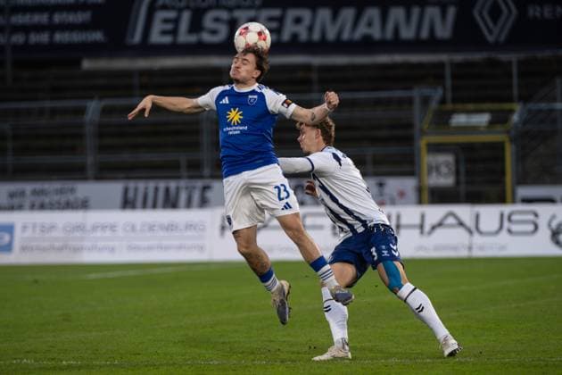 GER, Soccer, RLN, VfB Oldenburg vs BSV Kickers Emden 11 10 2025, Marschwegstadion, Oldenburg, GER, RLN, VfB Oldenburg vs BSV Kickers Emden, DFL regulations prohibit any use of photographs as image sequences and or quasi video, im Bild Michel EICKSCHLÄGER EICKSCHLAEGER BSV Kickers Emden 23 Nico MAI VfB Oldenburg 3 nordphotoxgmbhx xRojahn nph00310