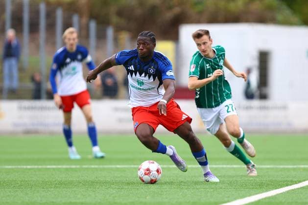 15 Kelvin Oluwasijibomi Ojo Hamburger SV U21 Fußball I Herren I Regionalliga Nord I Saison 2025 2026 I 14 Spieltag I Hamburger SV U21 SV Werder Bremen U23 I 11 10 2025 I Stadion Hoheluft