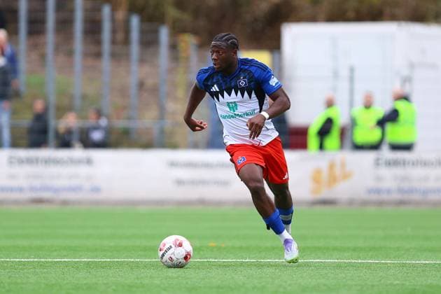 15 Kelvin Oluwasijibomi Ojo Hamburger SV U21 Fußball I Herren I Regionalliga Nord I Saison 2025 2026 I 14 Spieltag I Hamburger SV U21 SV Werder Bremen U23 I 11 10 2025 I Stadion Hoheluft