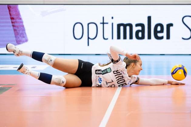 1. Volleyball Bundesliga Frauen: Schwarz-Weiss Erfurt vs. Binder Blaubären TSV Flacht; Erfurt; 11.10.2025 Alina Stäbler ( 18; Binder Blaubären TSV Flacht) 1. Volleyball Bundesliga Frauen: Schwarz-Weiss Erfurt vs. Binder Blaubären TSV Flacht; Riethsporthalle Erfurt; 11.10.2025 Copyright: xBEAUTIFULxSPORTS Duehringx
