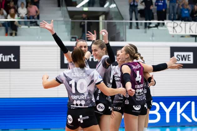 1. Volleyball Bundesliga Frauen: Schwarz-Weiss Erfurt vs. Binder Blaubären TSV Flacht; Erfurt; 11.10.2025 Jubel, Schwarz-Weiss Erfurt 1. Volleyball Bundesliga Frauen: Schwarz-Weiss Erfurt vs. Binder Blaubären TSV Flacht; Riethsporthalle Erfurt; 11.10.2025 Copyright: xBEAUTIFULxSPORTS Duehringx