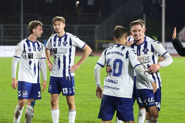 11 10 2025, Football, Men, Regionalliga Nord, Matchday 14, VfB Oldenburg BSV Kickers Emden Oldenburg celebrates home win