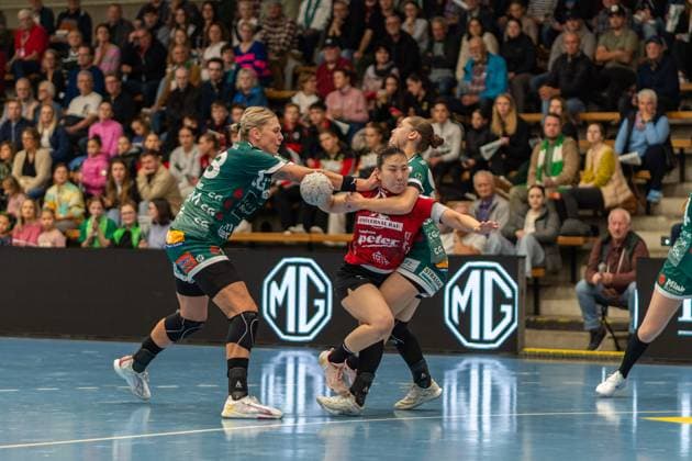 Luisa Schulze Frisch Auf Goeppingen, 33 , Natsuki Aizawa Thueringer HC, 23 and Lara Daeuble Frisch Auf Goeppingen, 95 , Frisch Auf Goeppingen Women vs Thueringer HC, Handball, Bundesliga, 05 Matchday, Season 2025 2026, 11 10 2025, Frisch Auf Goeppingen Women vs Thueringer HC, Handball, Bundesliga, 05 Matchday, Season 2025 2026, 11 10 2025 Goeppingen Copyright: xEibner-Pressefoto MaxxVogelx EP_MVL