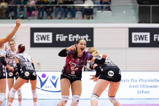 1. Volleyball Bundesliga Frauen: Schwarz-Weiss Erfurt vs. Binder Blaubären TSV Flacht; Erfurt; 11.10.2025 Jubel, Mia Stauß ( 55; Schwarz-Weiss Erfurt) 1. Volleyball Bundesliga Frauen: Schwarz-Weiss Erfurt vs. Binder Blaubären TSV Flacht; Riethsporthalle Erfurt; 11.10.2025 Copyright: xBEAUTIFULxSPORTS Duehringx