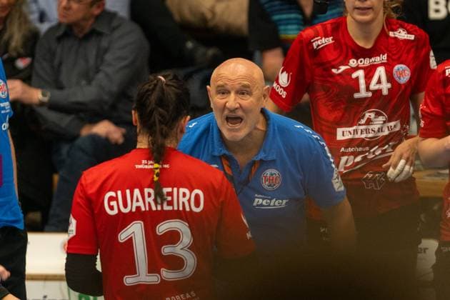 Giulia Guariero Thueringer HC, 13 and Herbert Mueller Thueringer HC, Head Coach , Frisch Auf Goeppingen Women vs Thueringer HC, Handball, Bundesliga, 05 Matchday, Season 2025 2026, 11 10 2025, Frisch Auf Goeppingen Women vs Thueringer HC, Handball, Bundesliga, 05 Matchday, Season 2025 2026, 11 10 2025 Goeppingen Copyright: xEibner-Pressefoto MaxxVogelx EP_MVL