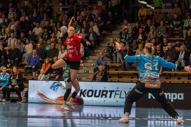 Rikke Hoffbeck Thueringer HC, 22 and Celina Meissner Frisch Auf Goeppingen, 61 , Frisch Auf Goeppingen Women vs Thueringer HC, Handball, Bundesliga, 05 Matchday, Season 2025 2026, 11 10 2025, Frisch Auf Goeppingen Women vs Thueringer HC, Handball, Bundesliga, 05 Matchday, Season 2025 2026, 11 10 2025 Goeppingen Copyright: xEibner-Pressefoto MaxxVogelx EP_MVL