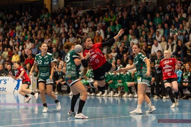Aylin Bornhardt Frisch Auf Goeppingen, 13 and Giulia Guariero Thueringer HC, 13 , Frisch Auf Goeppingen Women vs Thueringer HC, Handball, Bundesliga, 05 Matchday, Season 2025 2026, 11 10 2025, Frisch Auf Goeppingen Women vs Thueringer HC, Handball, Bundesliga, 05 Matchday, Season 2025 2026, 11 10 2025 Goeppingen Copyright: xEibner-Pressefoto MaxxVogelx EP_MVL