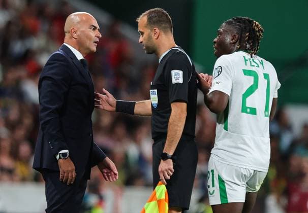 2026 FIFA World Cup, WM, Weltmeisterschaft, Fussball Qualifier Group F, Estadio Jose Alvalade, Lisbon, Portugal 11 10 2025 Portugal vs Republic of Ireland Ireland s Festy Ebosele and Portugal manager Roberto Martinez Festy Ebosele and Roberto Martinez 11 10 2025  Copyright: x INPHO RyanxByrnex RB1_6350