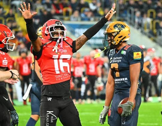 v l Aashari Crosswell Potsdam vs Tyler Hudson Dresden , Potsdam Royals vs Dresden Monarchs, GFL Bowl, German Bowl, Final for the German Championship, American Football, German Football League, GFL, Dresden, Season 2025, Rudlof Harbig Stadium Dresden, 11 10 2025,