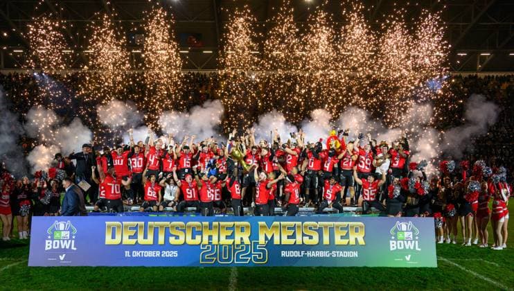 Award ceremony, Potsdam became German champion and celebrates with the Bowl, Potsdam Royals against Dresden Monarchs, GFL Bowl, German Bowl, Final for the German Championship, American Football, German Football League, GFL, Dresden, Season 2025, Rudlof Harbig Stadium Dresden, 11 10 2025,