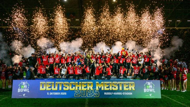 Award ceremony, Potsdam became German champion and celebrates with the Bowl, Potsdam Royals against Dresden Monarchs, GFL Bowl, German Bowl, Final for the German Championship, American Football, German Football League, GFL, Dresden, Season 2025, Rudlof Harbig Stadium Dresden, 11 10 2025,