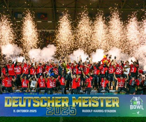 Award ceremony, Potsdam became German champion and celebrates with the Bowl, Potsdam Royals against Dresden Monarchs, GFL Bowl, German Bowl, Final for the German Championship, American Football, German Football League, GFL, Dresden, Season 2025, Rudlof Harbig Stadium Dresden, 11 10 2025,