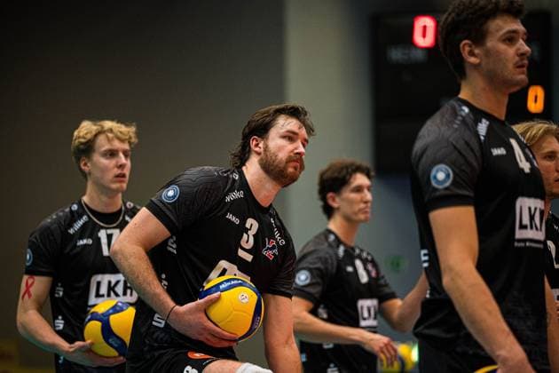 Volleyball I Men I Season 2025 2026 I Volleyball Bundesliga Ligacup I VfB Friedrichshafen SVG Lüenburg I 11 10 2025 Jesse William Elser 3, SVG Lüneburg stands to hit Copyright: xLobeca Bjorn-OlexKehmx