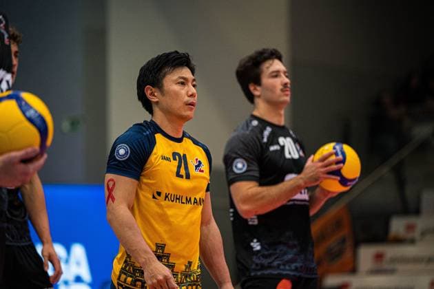 Volleyball I Men I Season 2025 2026 I Volleyball Bundesliga Ligacup I VfB Friedrichshafen SVG Lüenburg I 11 10 2025 Sho Takahashi 21, SVG Lüneburg hitting the ball Copyright: xLobeca Bjorn-OlexKehmx