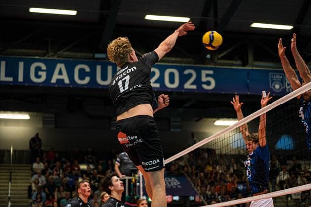 Volleyball I Men I Season 2025 2026 I Volleyball Bundesliga Ligacup I VfB Friedrichshafen SVG Lüenburg I 11 10 2025 Axel Valentin Enlund 17, SVG Lüneburg in attack Copyright: xLobeca Bjorn-OlexKehmx