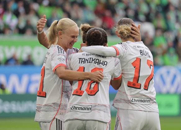 Cheers 1 2 by Momoko Tanikawa FC Bayern Muenchen 18 Football, Women, Season 2025 2026, 1 League, Google Pixel Women Bundesliga, VfL Wolfsburg vs FC Bayern Muenchen, 1 3 DFL REGULATIONS PROHIBIT ANY USE OF PHOTOGRAPHS AS IMAGE SEQUENCES AND OR QUASI VIDEO