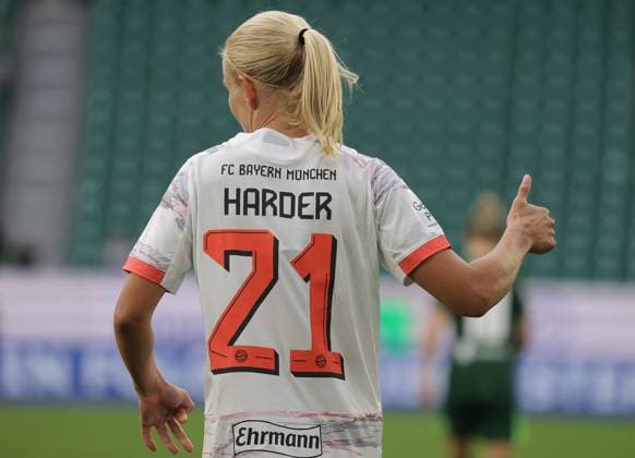 Pernille Harder FC Bayern Muenchen Football, Women, Season 2025 2026, 1 League, Google Pixel Women Bundesliga, VfL Wolfsburg vs FC Bayern Muenchen, 1 3 DFL REGULATIONS PROHIBIT ANY USE OF PHOTOGRAPHS AS IMAGE SEQUENCES AND OR QUASI VIDEO