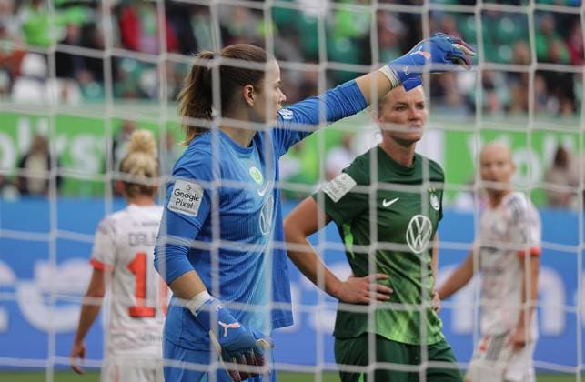 Stina Johannes VfL Wolfsburg Football, Women, Season 2025 2026, 1 Liga, Google Pixel Women Bundesliga, VfL Wolfsburg vs FC Bayern Muenchen, 1 3 DFL REGULATIONS PROHIBIT ANY USE OF PHOTOGRAPHS AS IMAGE SEQUENCES AND OR QUASI VIDEO