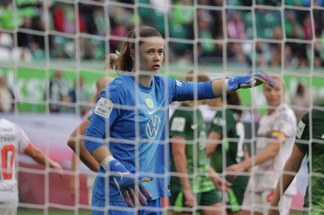 Stina Johannes VfL Wolfsburg Football, Women, Season 2025 2026, 1 Liga, Google Pixel Women Bundesliga, VfL Wolfsburg vs FC Bayern Muenchen, 1 3 DFL REGULATIONS PROHIBIT ANY USE OF PHOTOGRAPHS AS IMAGE SEQUENCES AND OR QUASI VIDEO