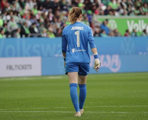 Stina Johannes VfL Wolfsburg Football, Women, Season 2025 2026, 1 Liga, Google Pixel Women Bundesliga, VfL Wolfsburg vs FC Bayern Muenchen, 1 3 DFL REGULATIONS PROHIBIT ANY USE OF PHOTOGRAPHS AS IMAGE SEQUENCES AND OR QUASI VIDEO