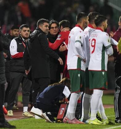 Bulgaria v Turkiye - 2026 FIFA World Cup, WM, Weltmeisterschaft, Fussball European Qualifiers SOFIA, BULGARIA - OCTOBER 11: Head coach of Turkiye Voncenzo Montella congratulates Kenan Yildiz (4th L) of Tukirye during the 2026 FIFA World Cup European Qualifier Group E match between Bulgaria and Turkiye at Vasil Levski National Stadium in Sofia, Bulgaria on October 11, 2025. Mehmet Emin Menguarslan Anadolu Sofia Bulgaria. Editorial use only. Please get in touch for any other usage.  Copyright: x2025xAnadoluxMehmetxEminxMenguarslanx