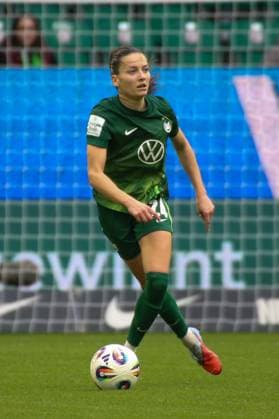 10 10 2025, xgrfx, Soccer Google Pixel Women Bundesliga, VfL Wolfsburg FC Bayern Munich v l Joelle Wedemeyer VfL Wolfsburg DFL DFB REGULATIONS PROHIBIT ANY USE OF PHOTOGRAPHS as IMAGE SEQUENCES and or QUASI VIDEO Wolfsburg