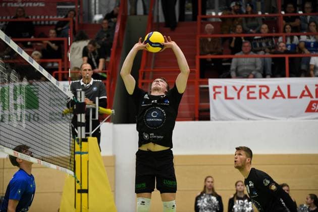 Georg Schäfer Halle, CERATONIA Volleys Eltmann vs. L.E. Volleys Germany ,Eltmann, Georg Schäfer Halle - 11 Oct 2025 - 2.Bundesliga, Volleyball - CERATONIA Volleys Eltmann vs. L.E. Volleys Image: Jason Lieb (VC Eltmann, 4) in action. Eltmann Georg Schäfer Halle Bayern Germany Copyright: xPresseFotoxEvans xRyanxEvansx