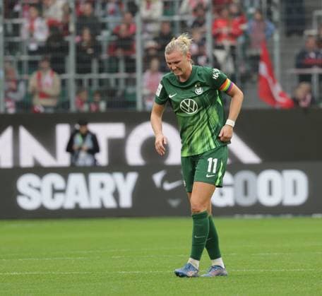 Soccer, Women, Season 2025 2026, 1 League, Google Pixel Women Bundesliga, VfL Wolfsburg vs FC Bayern Muenchen, 1 3 DFL REGULATIONS PROHIBIT ANY USE OF PHOTOGRAPHS AS IMAGE SEQUENCES AND OR QUASI VIDEO