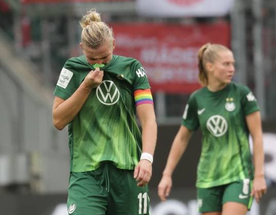Alexandra Popp VfL Wolfsburg Football, Women, Season 2025 2026, 1 Liga, Google Pixel Women Bundesliga, VfL Wolfsburg vs FC Bayern Muenchen, 1 3 DFL REGULATIONS PROHIBIT ANY USE OF PHOTOGRAPHS AS IMAGE SEQUENCES AND OR QUASI VIDEO