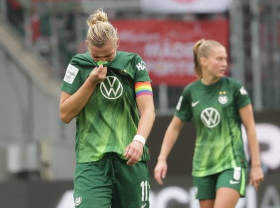 Alexandra Popp VfL Wolfsburg Football, Women, Season 2025 2026, 1 Liga, Google Pixel Women Bundesliga, VfL Wolfsburg vs FC Bayern Muenchen, 1 3 DFL REGULATIONS PROHIBIT ANY USE OF PHOTOGRAPHS AS IMAGE SEQUENCES AND OR QUASI VIDEO