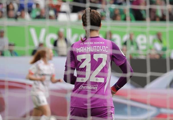 Ena Mahmutovic FC Bayern Muenchen Football, Women, Season 2025 2026, 1 Liga, Google Pixel Women Bundesliga, VfL Wolfsburg vs FC Bayern Muenchen, 1 3 DFL REGULATIONS PROHIBIT ANY USE OF PHOTOGRAPHS AS IMAGE SEQUENCES AND OR QUASI VIDEO