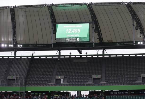 Scoreboard with number of spectators, 12 495 Football, Women, Season 2025 2026, 1 League, Google Pixel Women Bundesliga, VfL Wolfsburg vs FC Bayern Muenchen, 1 3 DFL REGULATIONS PROHIBIT ANY USE OF PHOTOGRAPHS AS IMAGE SEQUENCES AND OR QUASI VIDEO